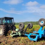 Nico bois et forêt, en train d'effectuer une prestation de broyage forestier dans les Landes.
